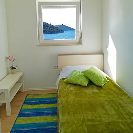 Ana Marija Apartman *