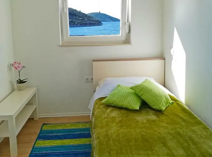 Ana Marija Apartman *